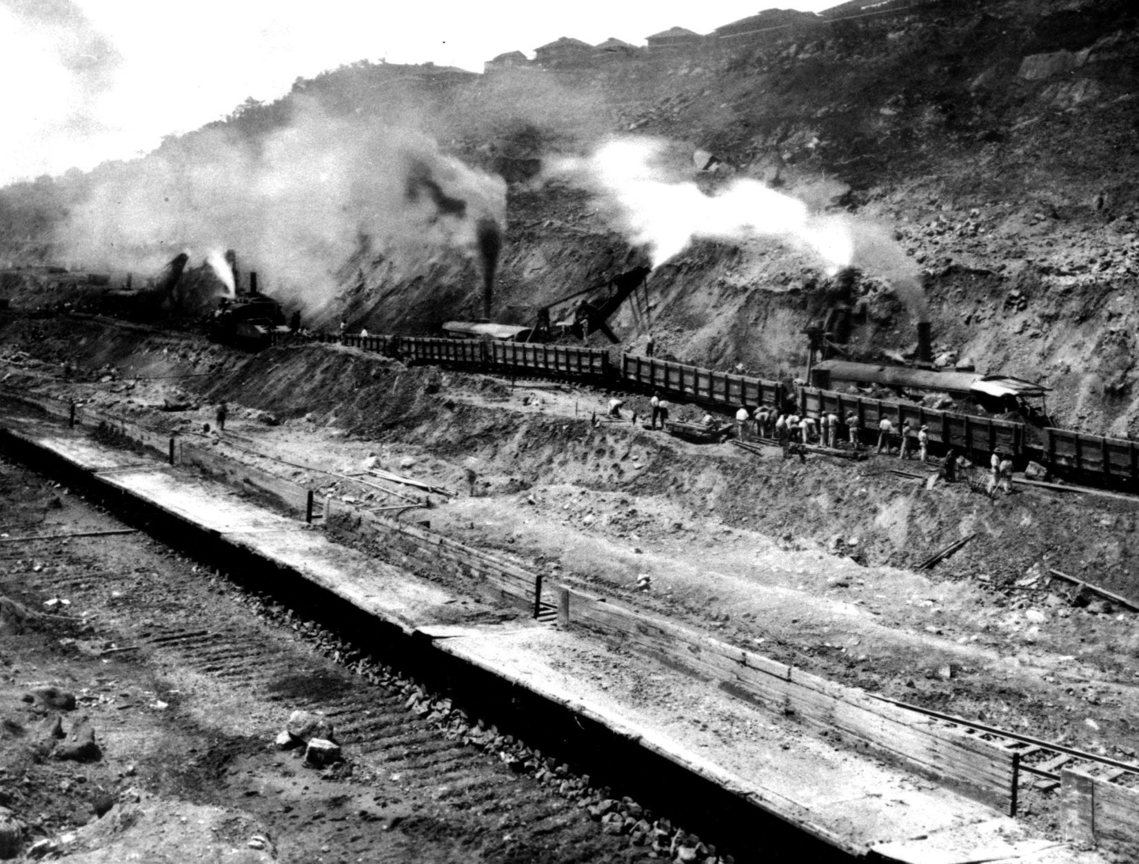 1912: PANAMA CANAL